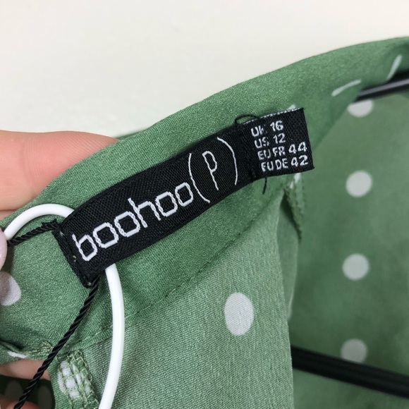 NWT Boohoo Petite High Neck Tie Back Spot Blouse - Picture 5 of 6